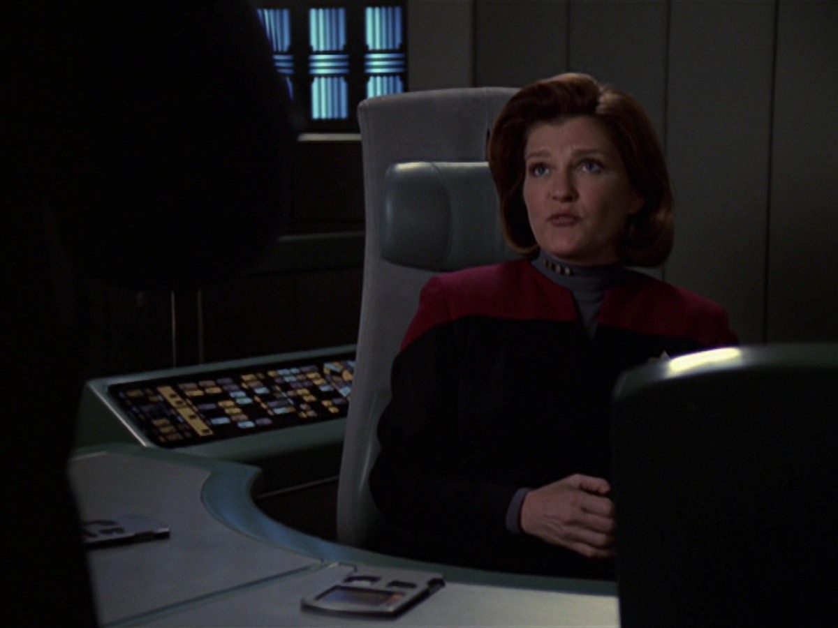 extant_StarTrek_VOY_7x22-NaturalLaw_0481.jpg