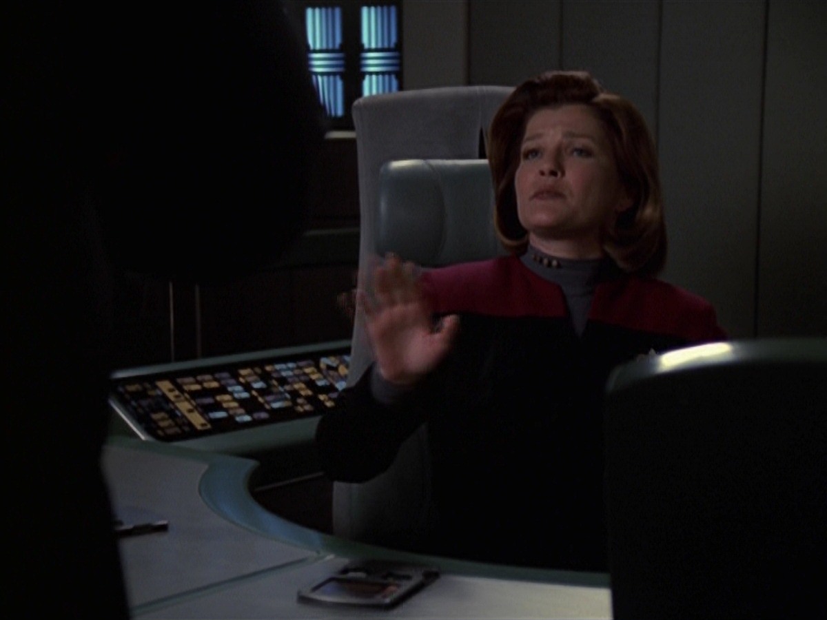 extant_StarTrek_VOY_7x22-NaturalLaw_0489.jpg