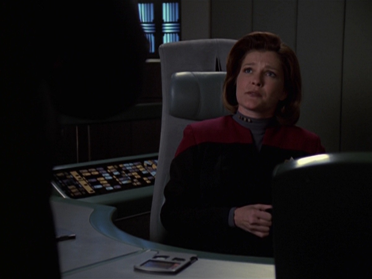 extant_StarTrek_VOY_7x22-NaturalLaw_0492.jpg