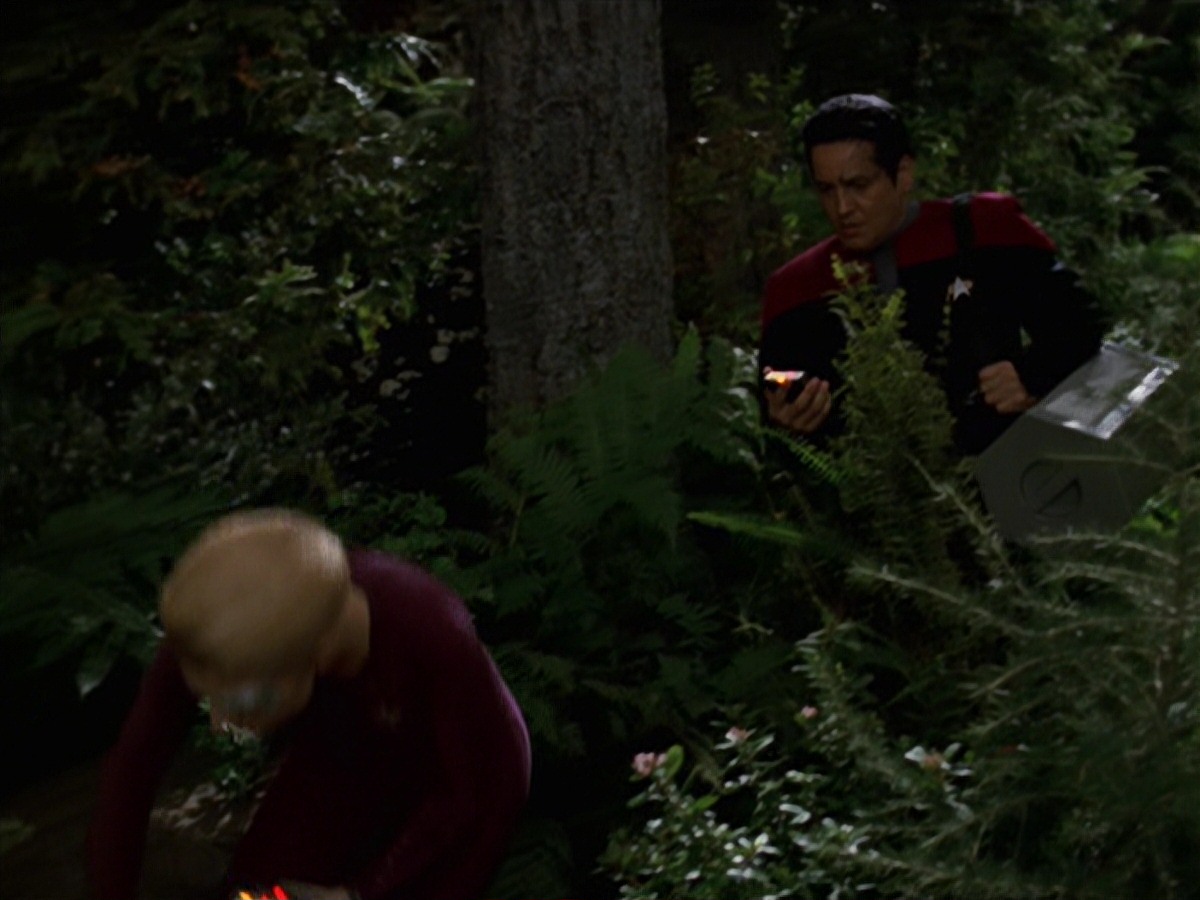 extant_StarTrek_VOY_7x22-NaturalLaw_0526.jpg