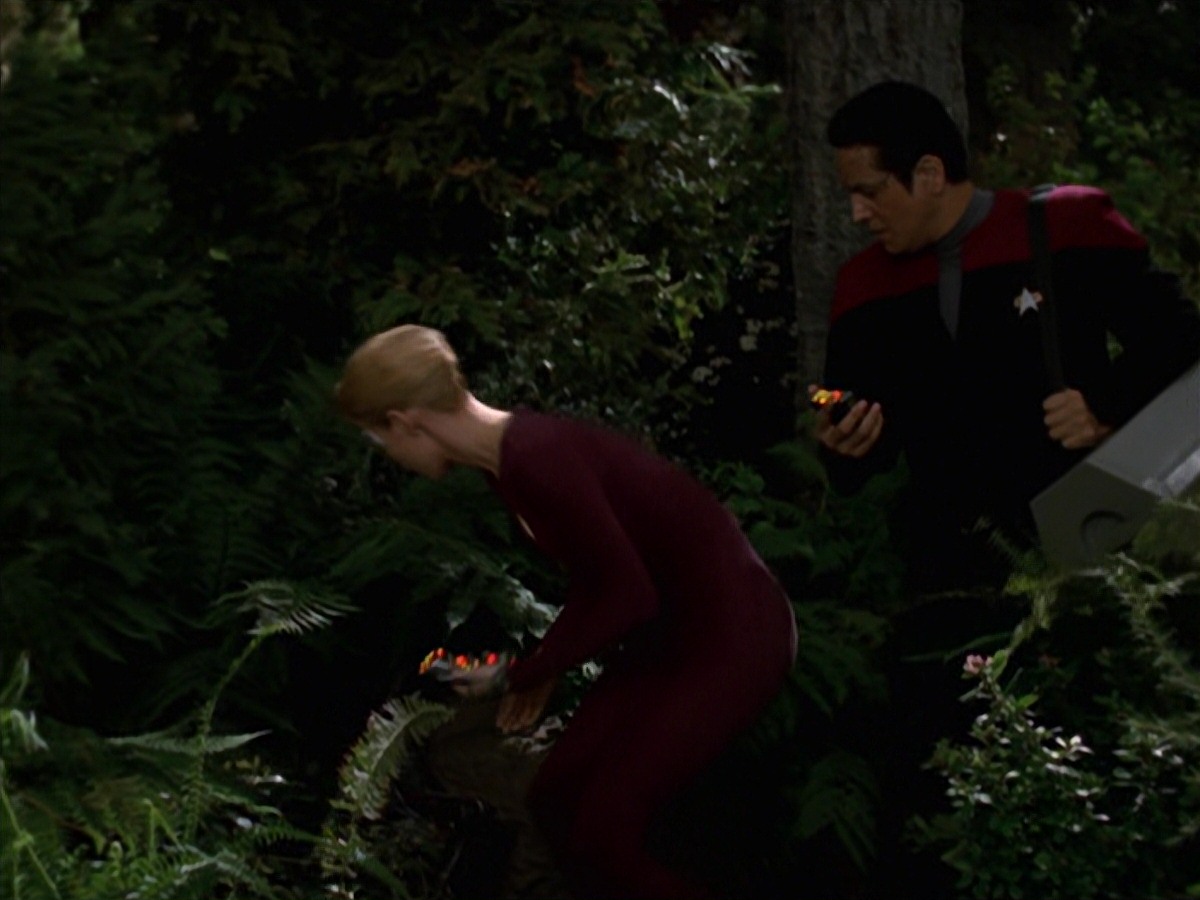 extant_StarTrek_VOY_7x22-NaturalLaw_0530.jpg