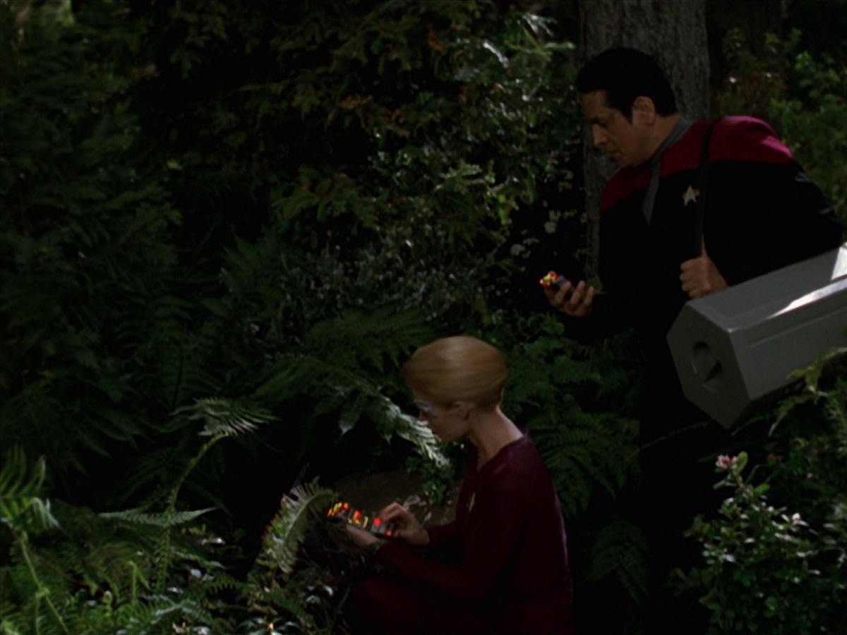 extant_StarTrek_VOY_7x22-NaturalLaw_0537.jpg