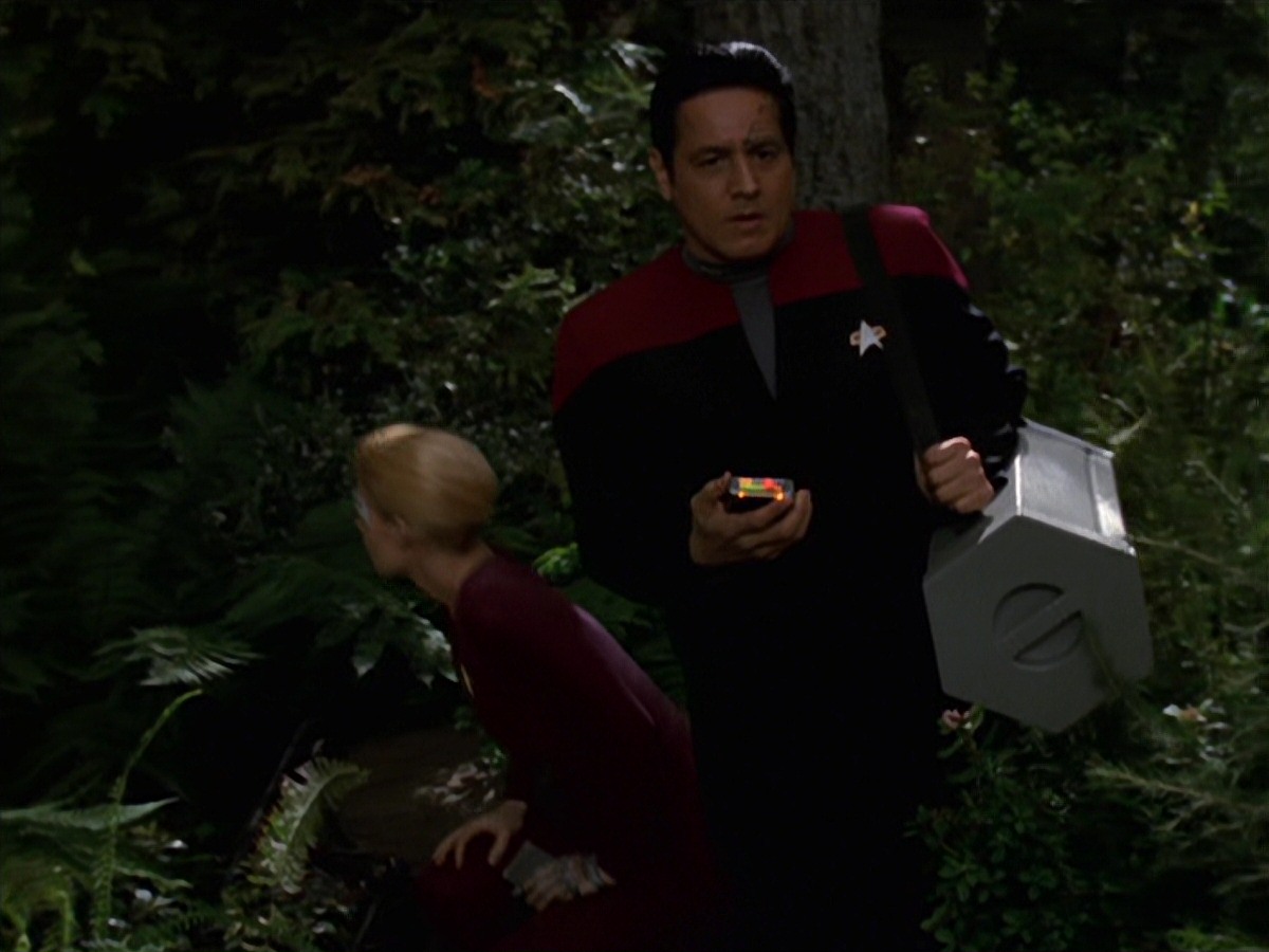 extant_StarTrek_VOY_7x22-NaturalLaw_0541.jpg