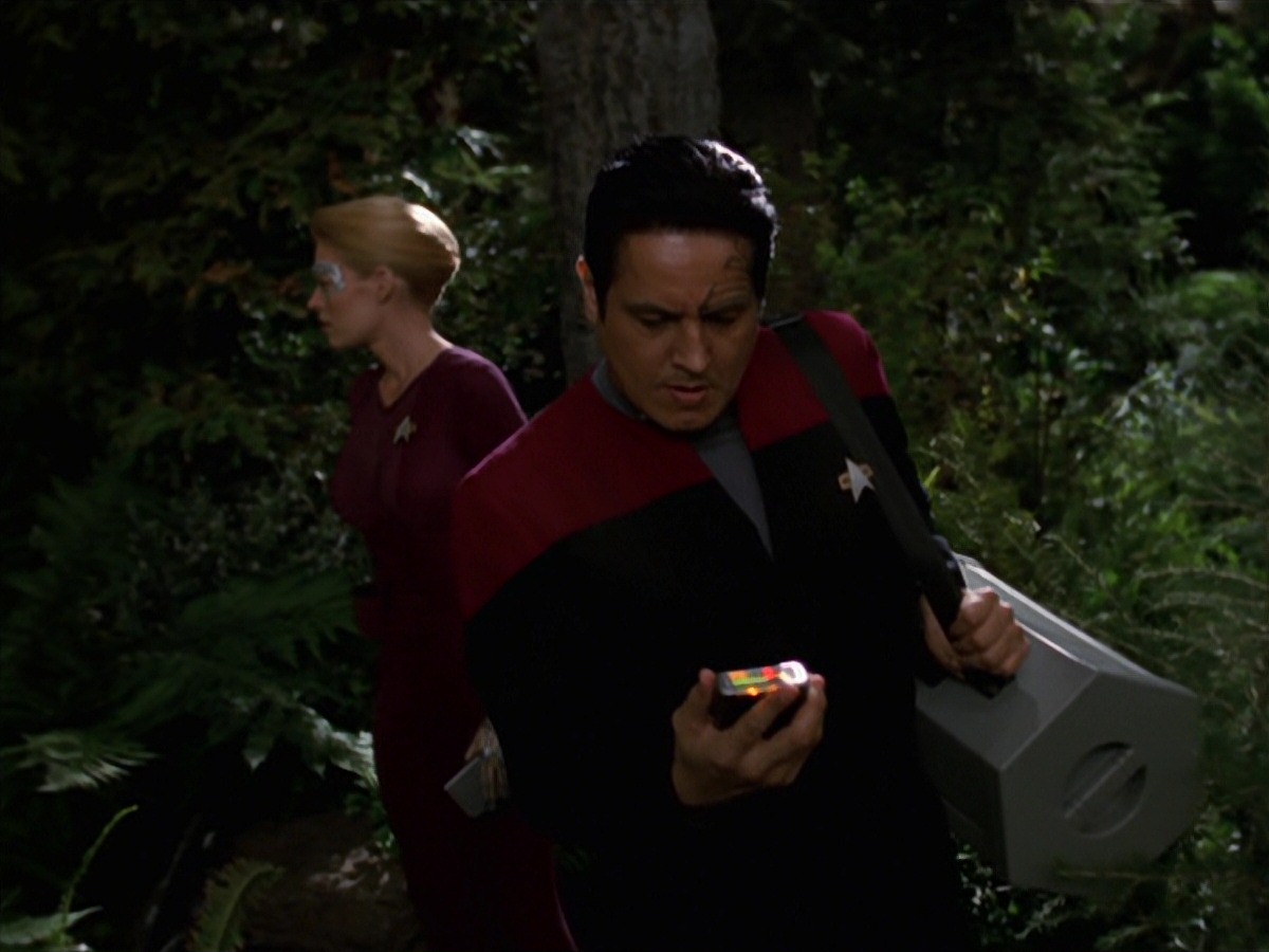 extant_StarTrek_VOY_7x22-NaturalLaw_0543.jpg