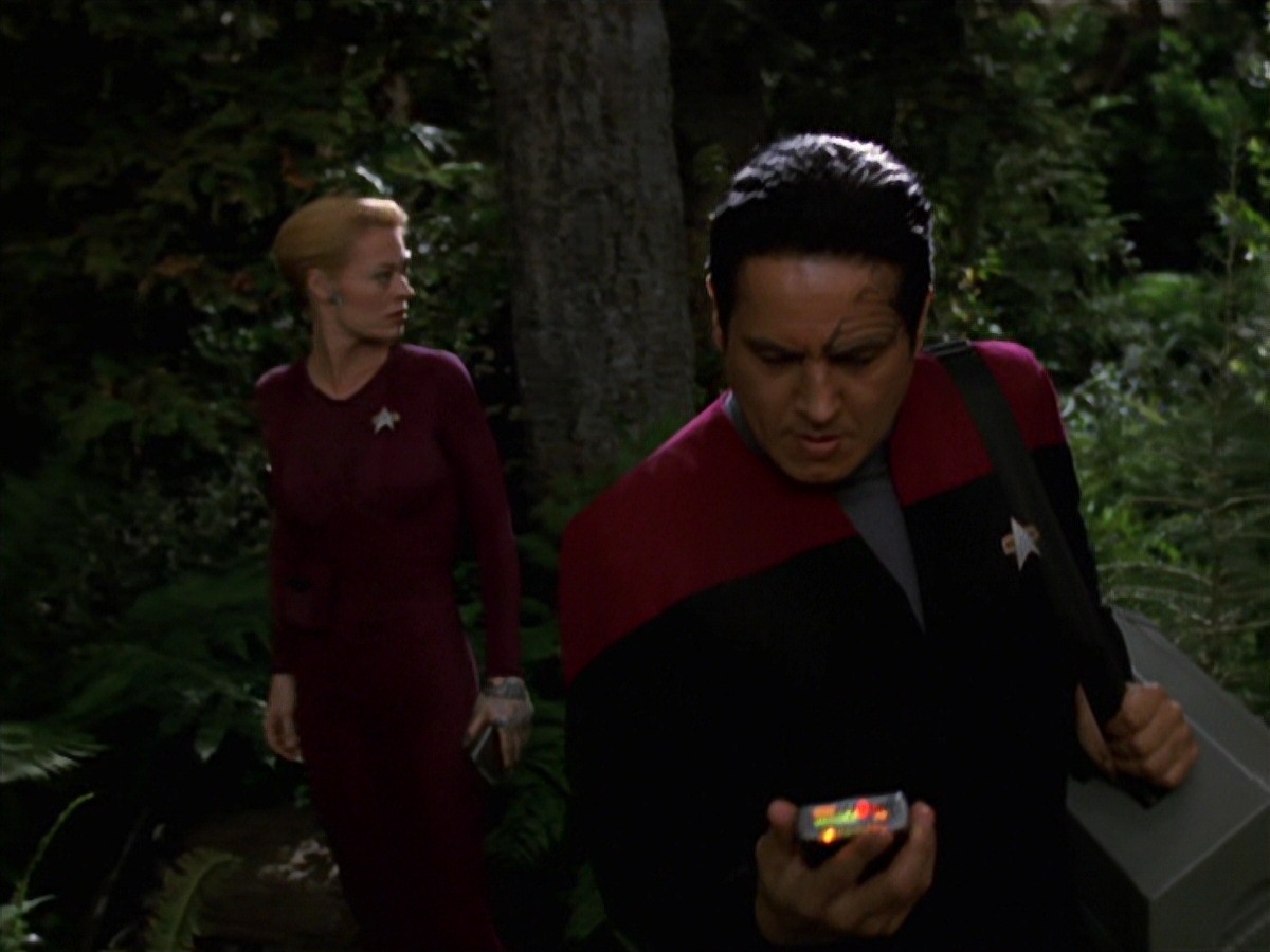 extant_StarTrek_VOY_7x22-NaturalLaw_0544.jpg