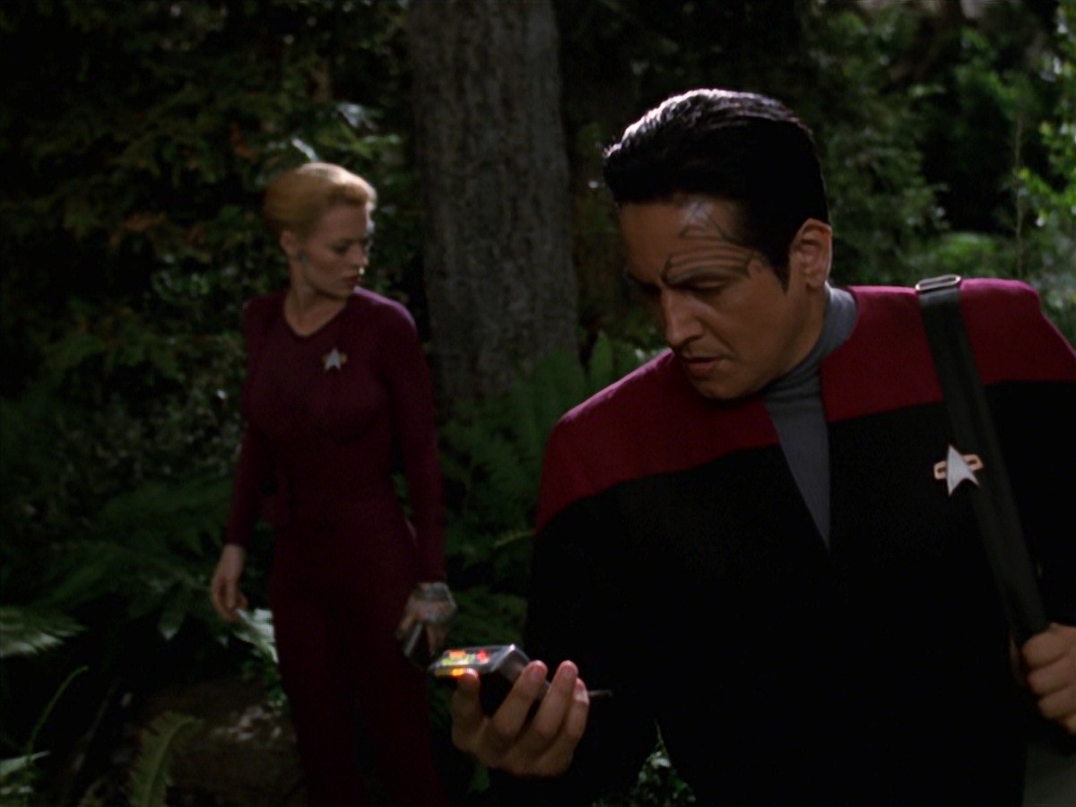 extant_StarTrek_VOY_7x22-NaturalLaw_0546.jpg