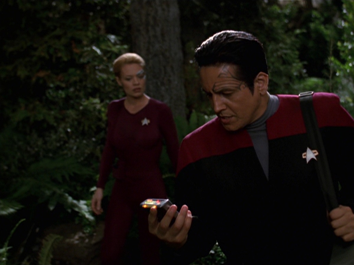 extant_StarTrek_VOY_7x22-NaturalLaw_0548.jpg