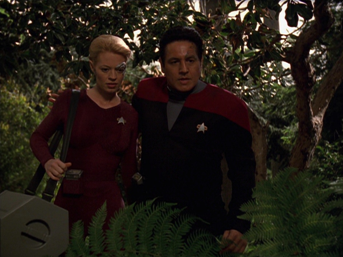 extant_StarTrek_VOY_7x22-NaturalLaw_0621.jpg