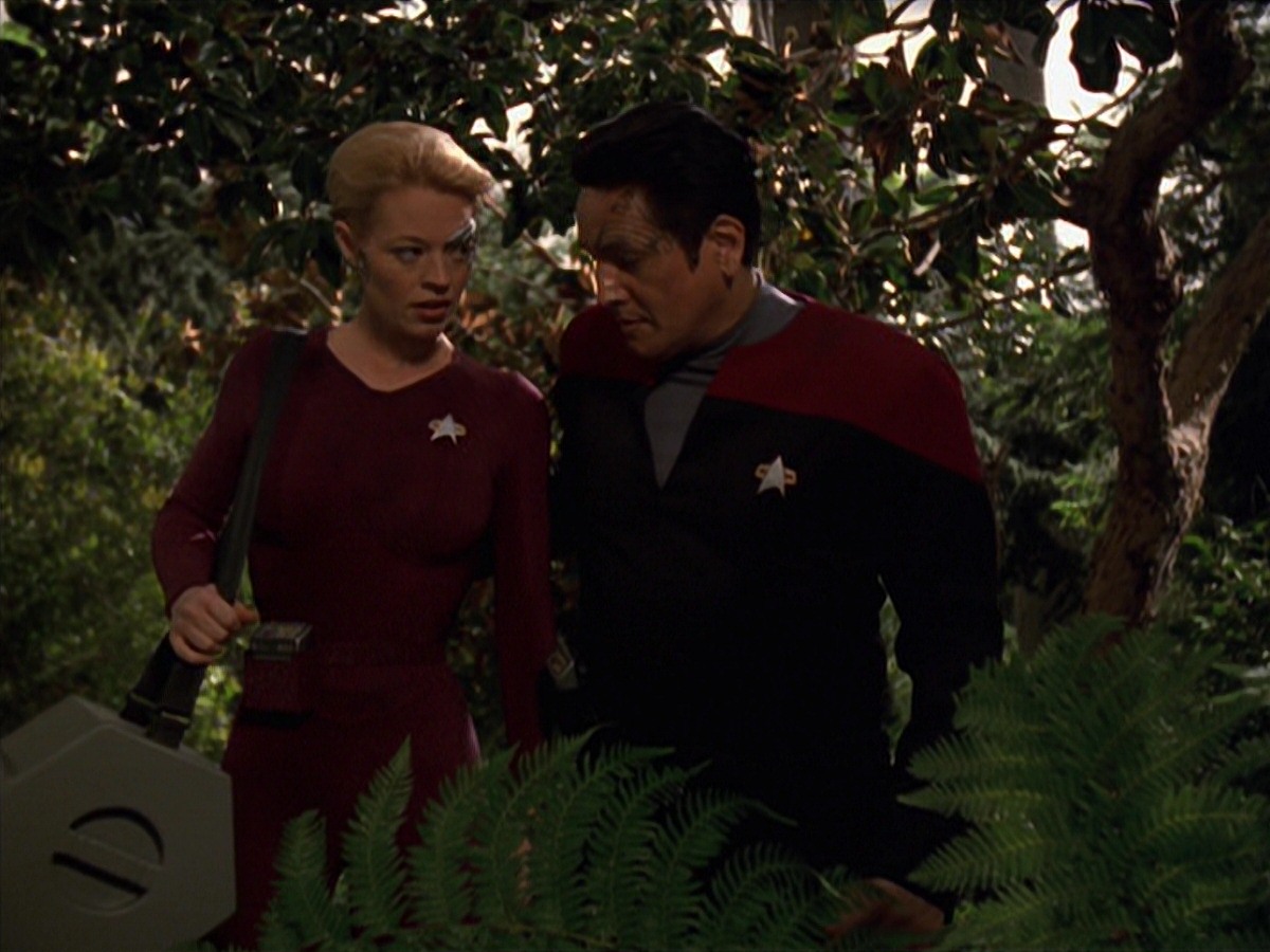extant_StarTrek_VOY_7x22-NaturalLaw_0624.jpg