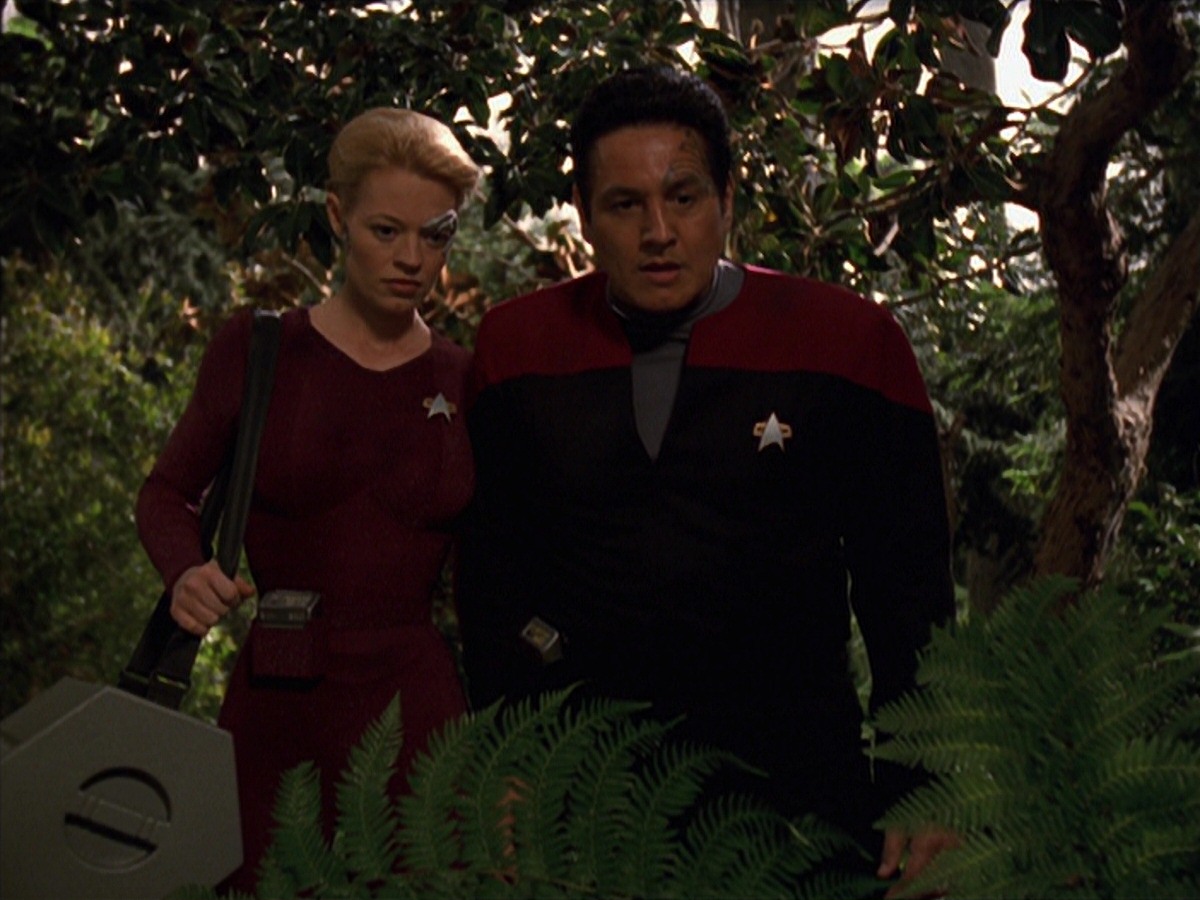extant_StarTrek_VOY_7x22-NaturalLaw_0632.jpg
