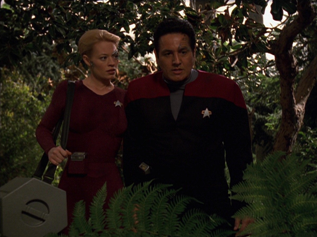 extant_StarTrek_VOY_7x22-NaturalLaw_0641.jpg