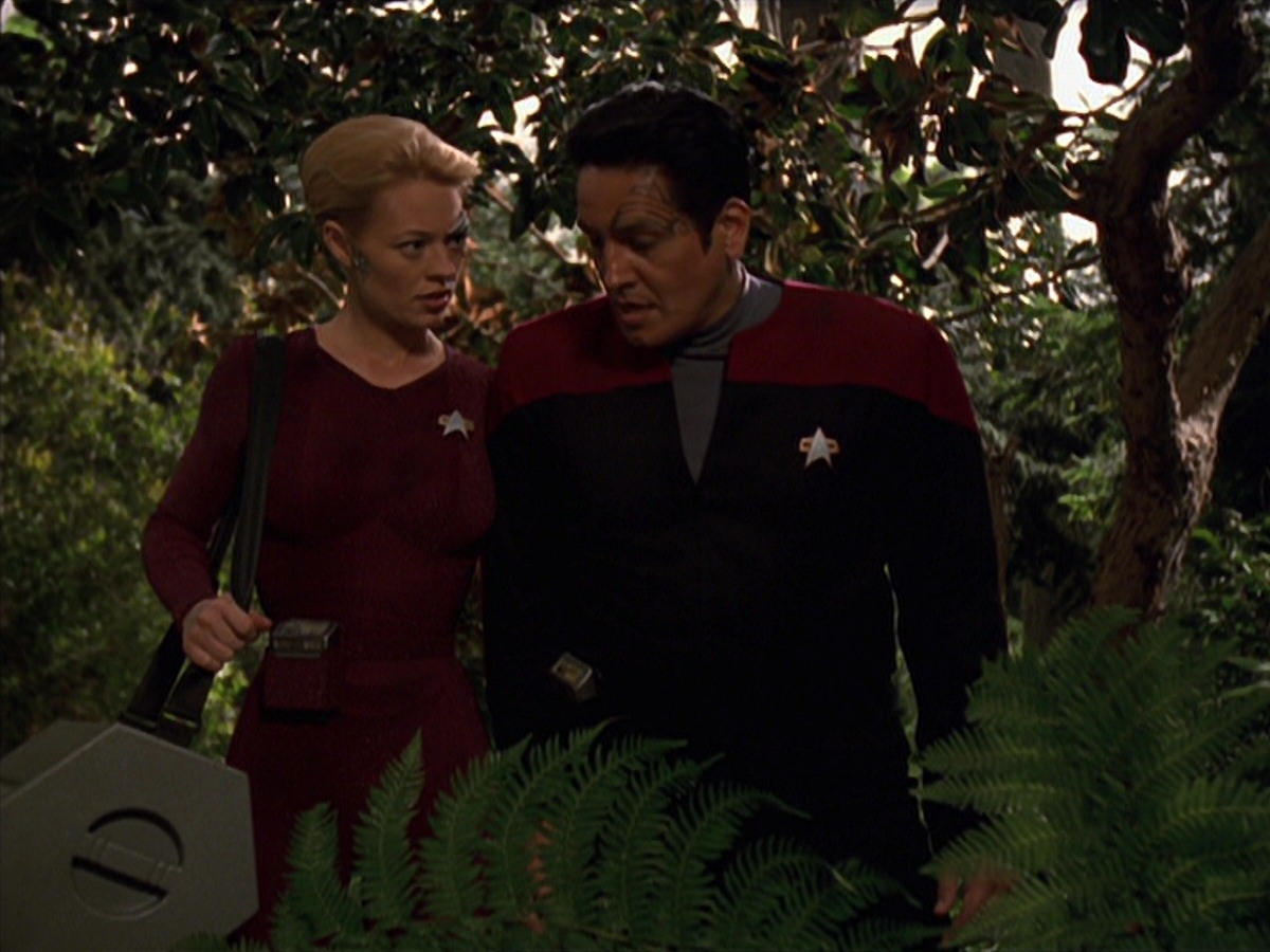 extant_StarTrek_VOY_7x22-NaturalLaw_0648.jpg