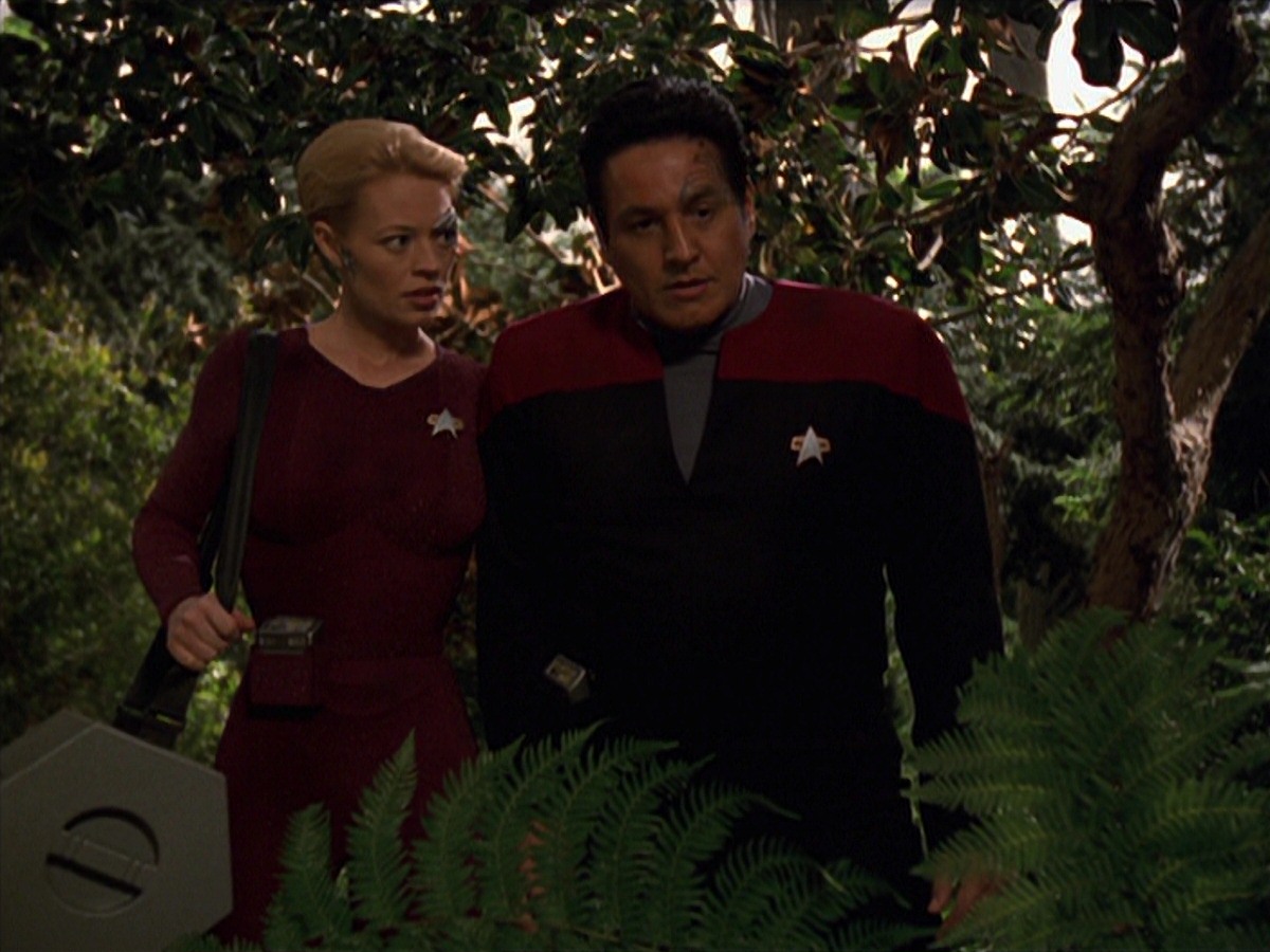 extant_StarTrek_VOY_7x22-NaturalLaw_0650.jpg