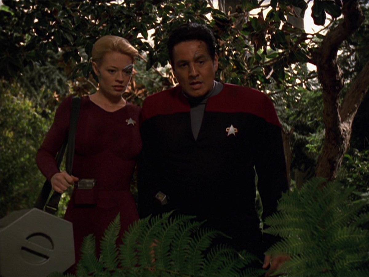 extant_StarTrek_VOY_7x22-NaturalLaw_0652.jpg