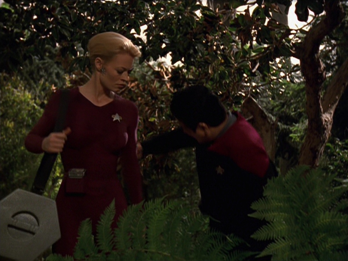 extant_StarTrek_VOY_7x22-NaturalLaw_0655.jpg