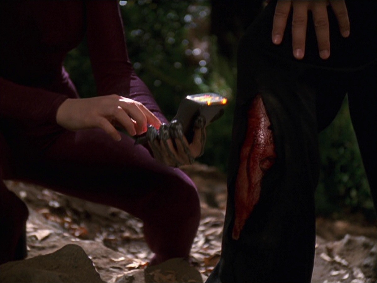 extant_StarTrek_VOY_7x22-NaturalLaw_0661.jpg