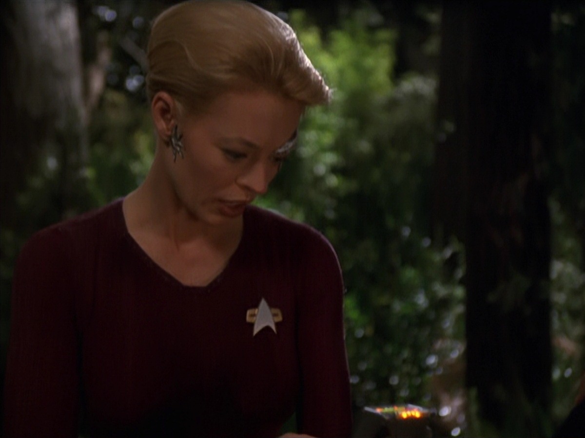 extant_StarTrek_VOY_7x22-NaturalLaw_0665.jpg