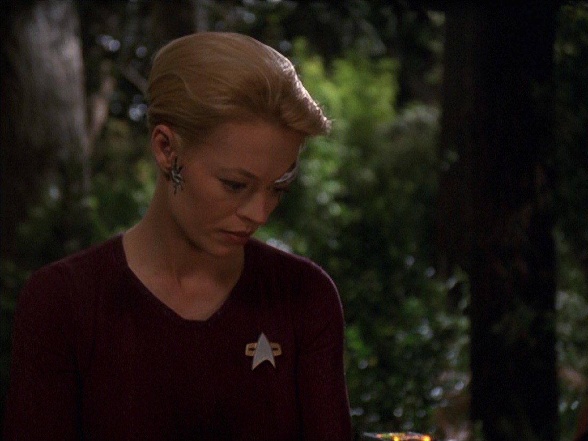extant_StarTrek_VOY_7x22-NaturalLaw_0667.jpg