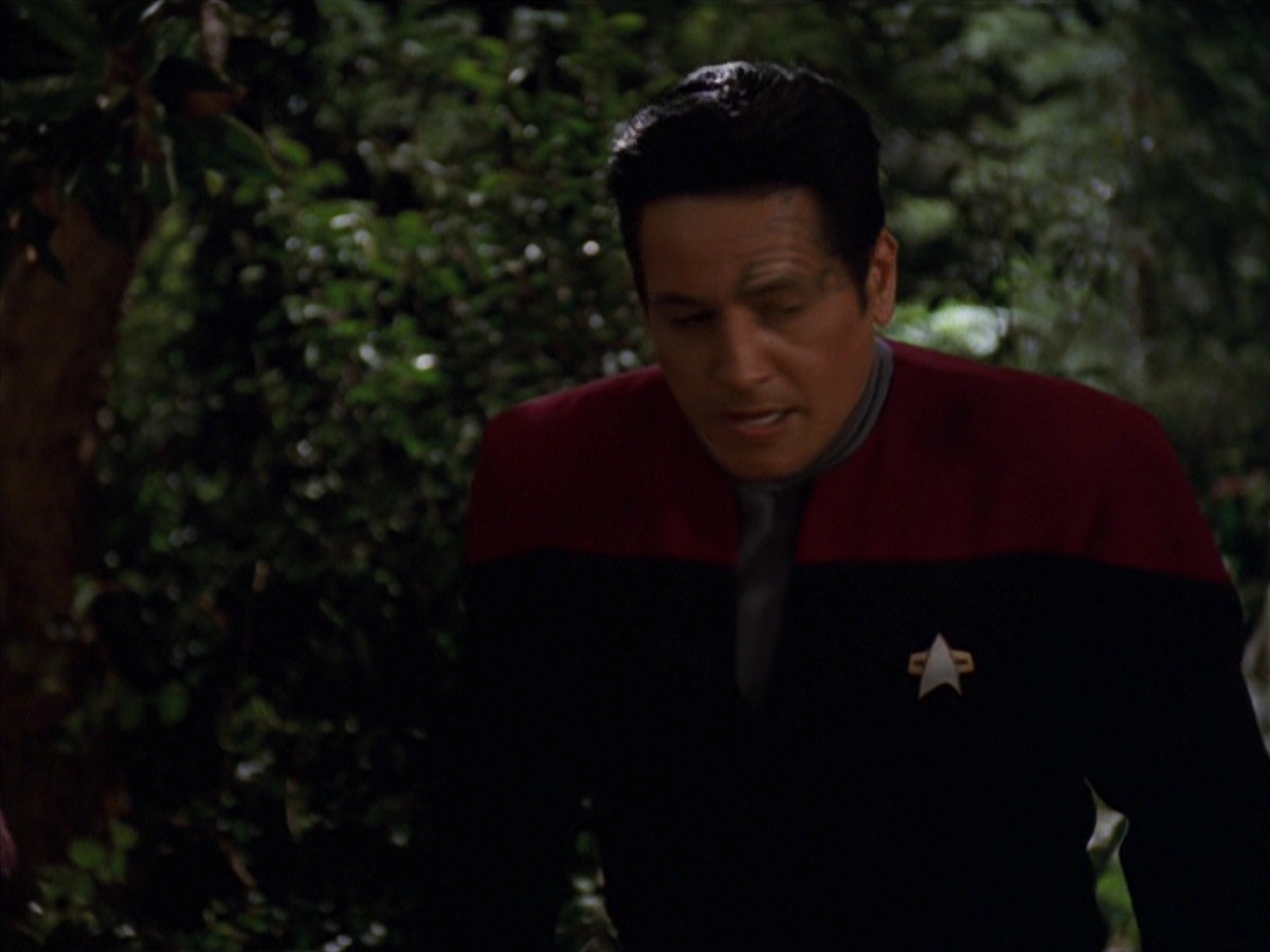 extant_StarTrek_VOY_7x22-NaturalLaw_0690.jpg