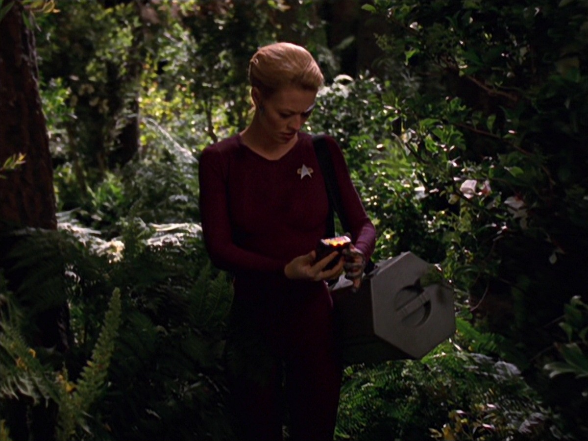 extant_StarTrek_VOY_7x22-NaturalLaw_0734.jpg