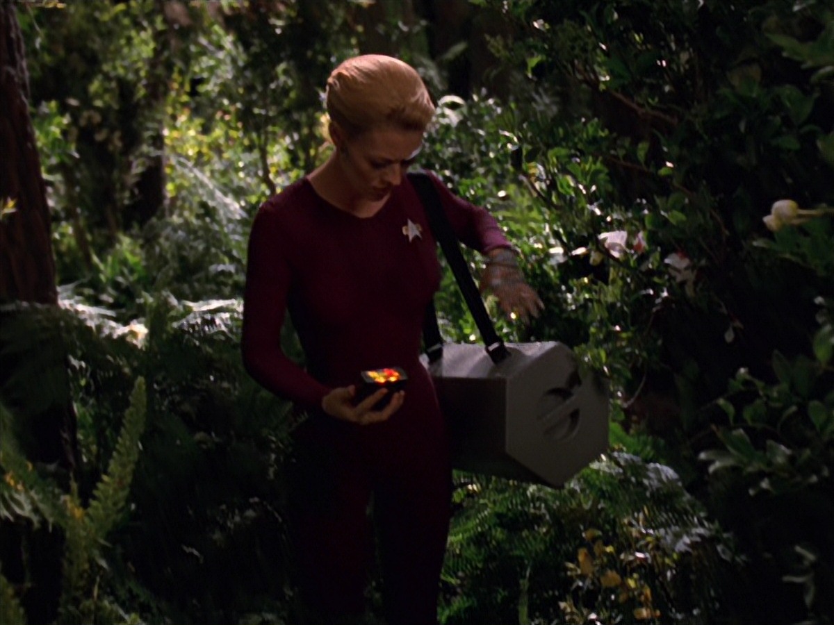 extant_StarTrek_VOY_7x22-NaturalLaw_0735.jpg