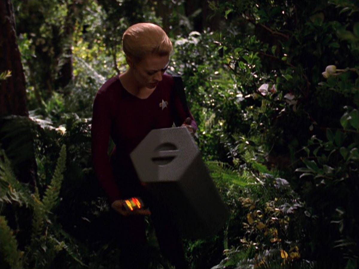 extant_StarTrek_VOY_7x22-NaturalLaw_0736.jpg