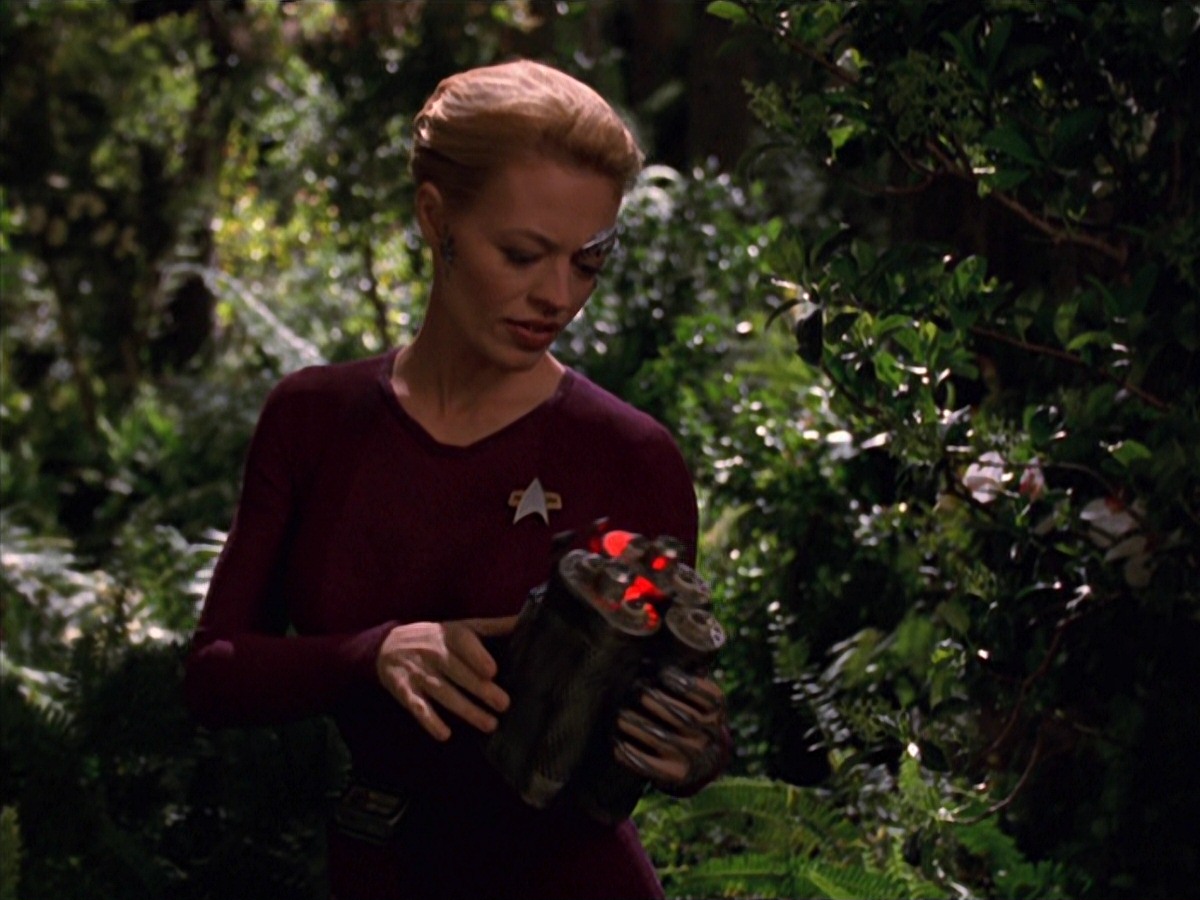 extant_StarTrek_VOY_7x22-NaturalLaw_0750.jpg