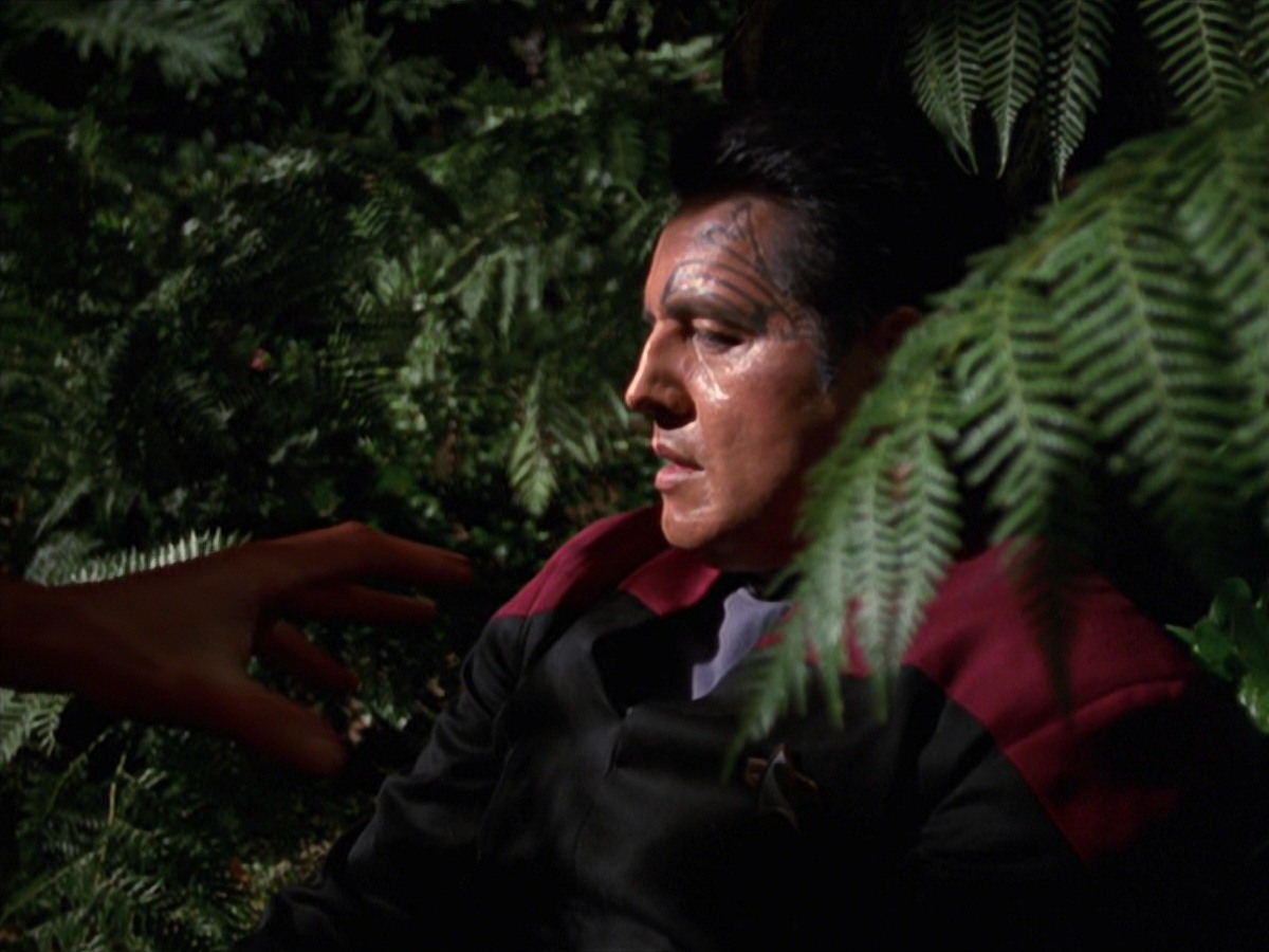 extant_StarTrek_VOY_7x22-NaturalLaw_0758.jpg