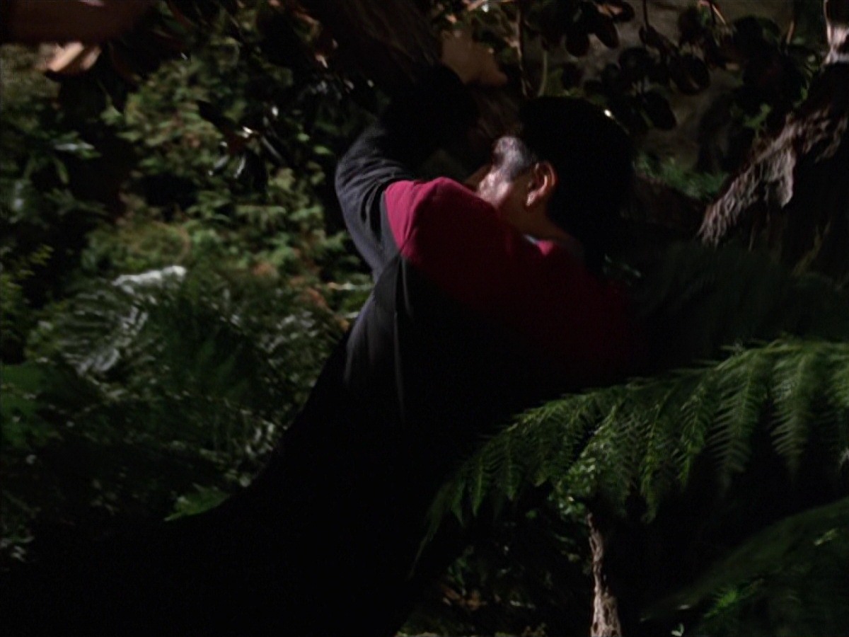 extant_StarTrek_VOY_7x22-NaturalLaw_0763.jpg