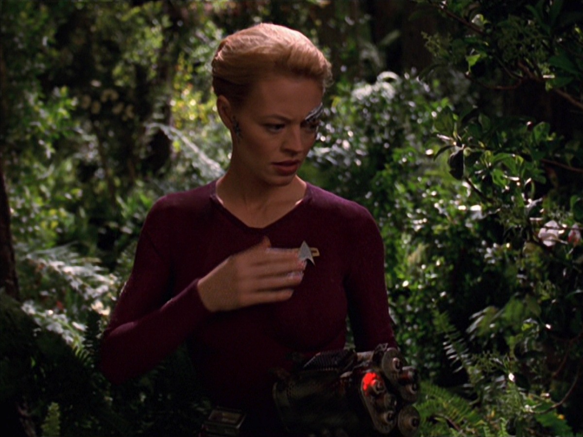 extant_StarTrek_VOY_7x22-NaturalLaw_0780.jpg