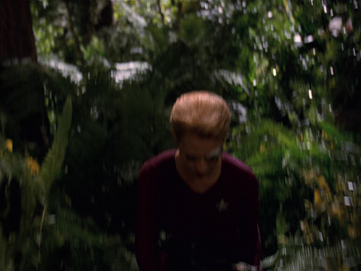 extant_StarTrek_VOY_7x22-NaturalLaw_0785.jpg