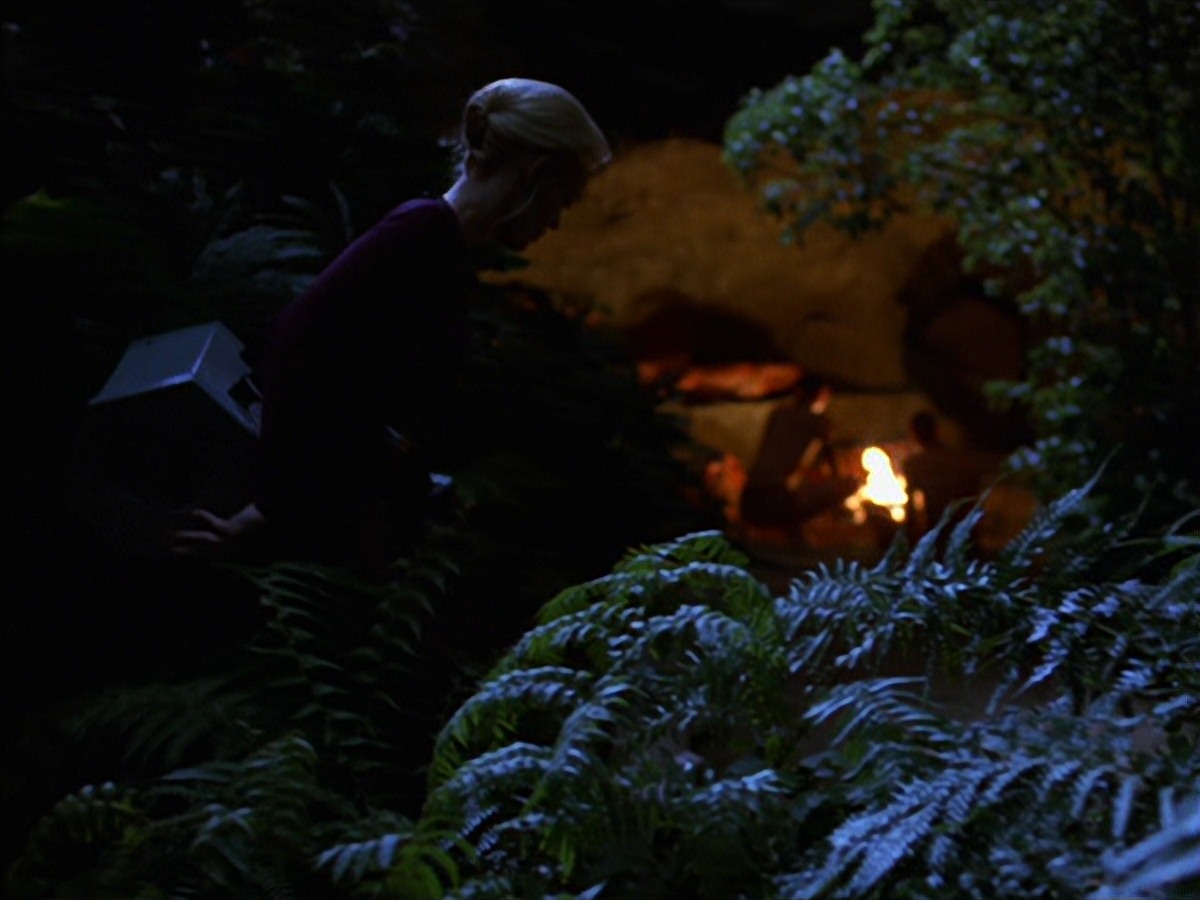 extant_StarTrek_VOY_7x22-NaturalLaw_0816.jpg