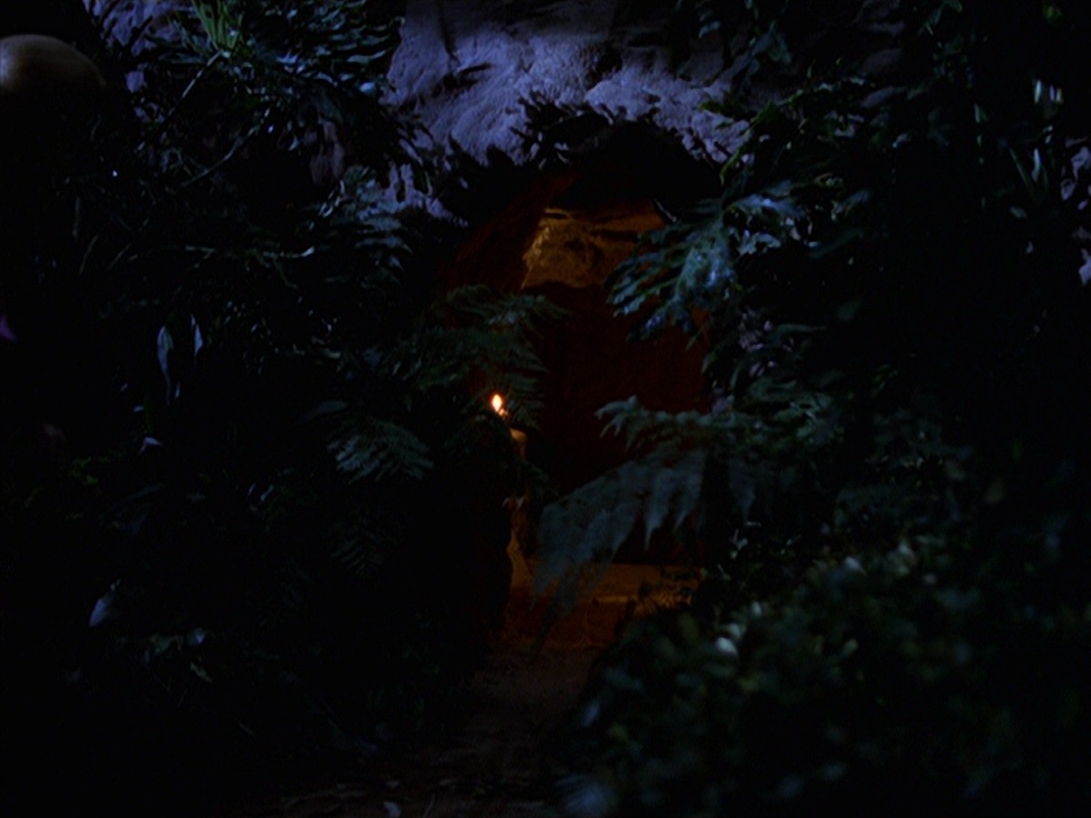 extant_StarTrek_VOY_7x22-NaturalLaw_0822.jpg
