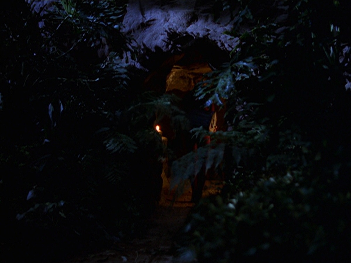 extant_StarTrek_VOY_7x22-NaturalLaw_0839.jpg