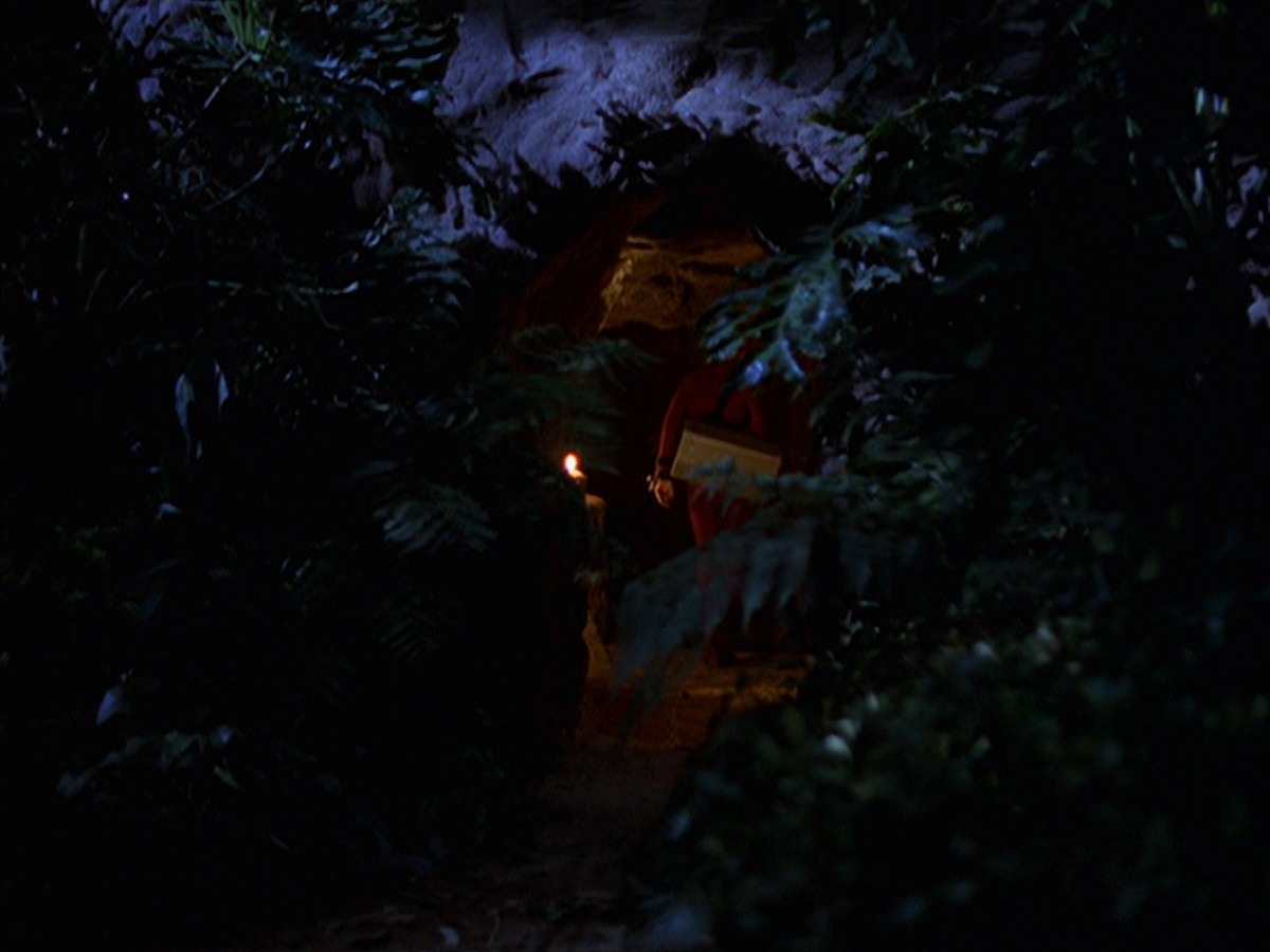 extant_StarTrek_VOY_7x22-NaturalLaw_0842.jpg