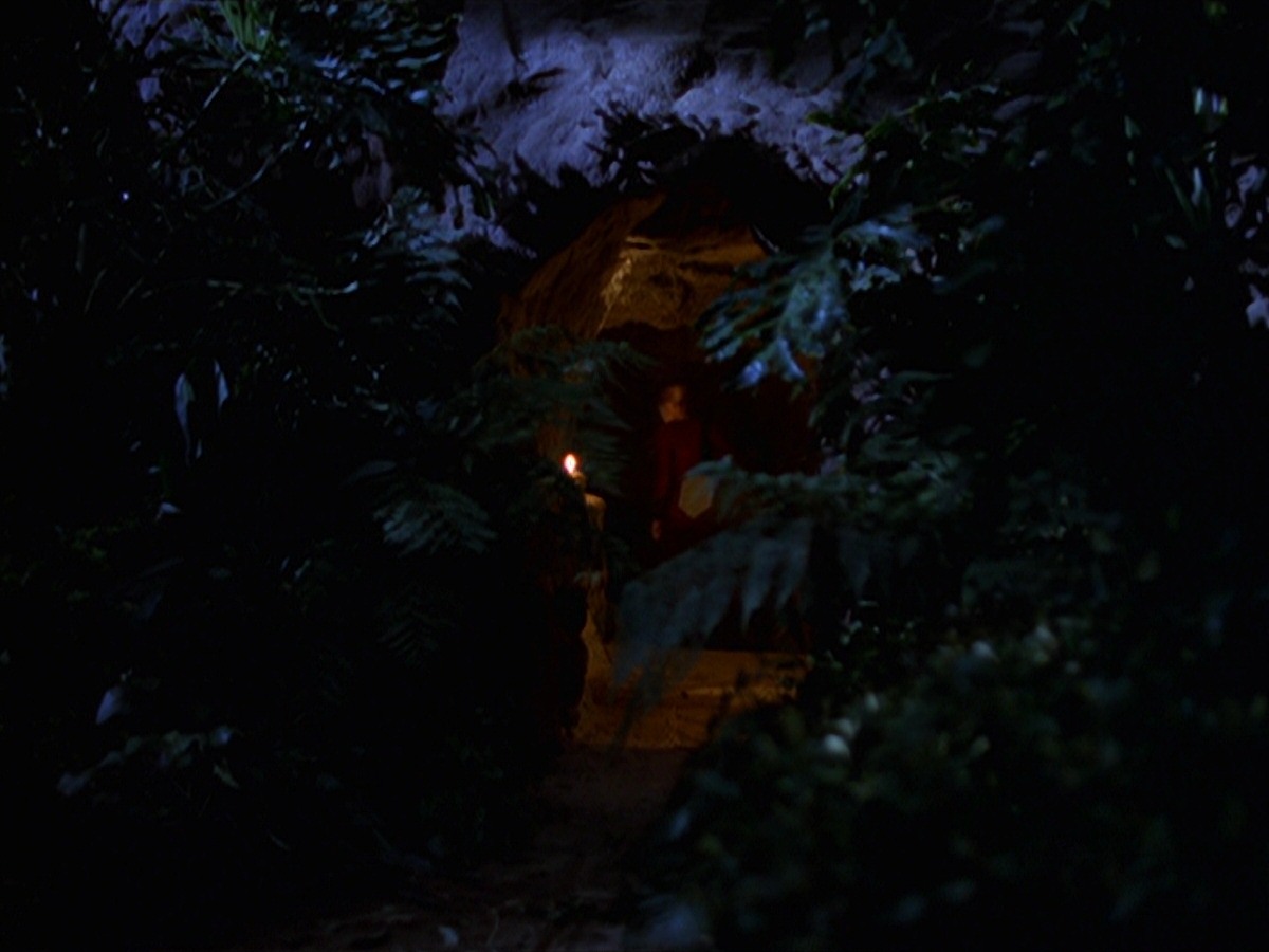 extant_StarTrek_VOY_7x22-NaturalLaw_0845.jpg