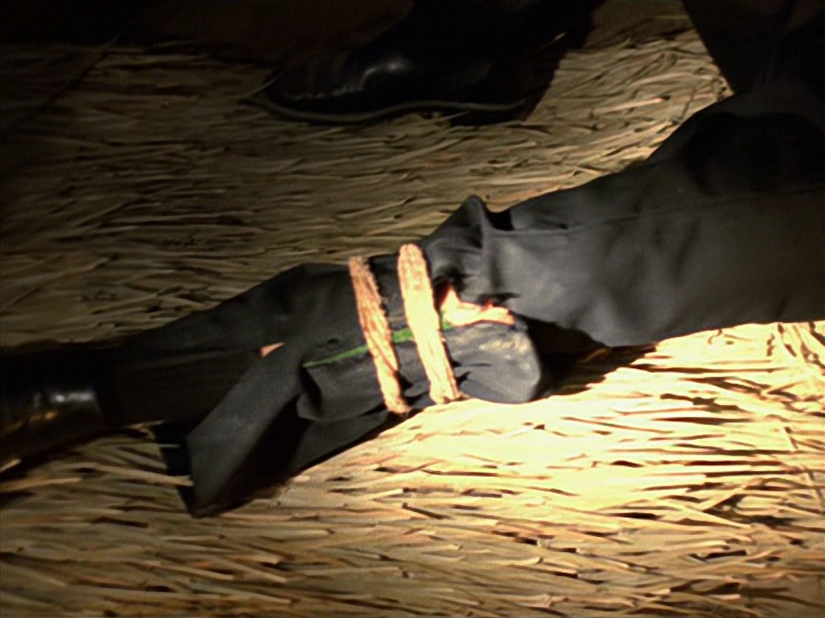 extant_StarTrek_VOY_7x22-NaturalLaw_0868.jpg