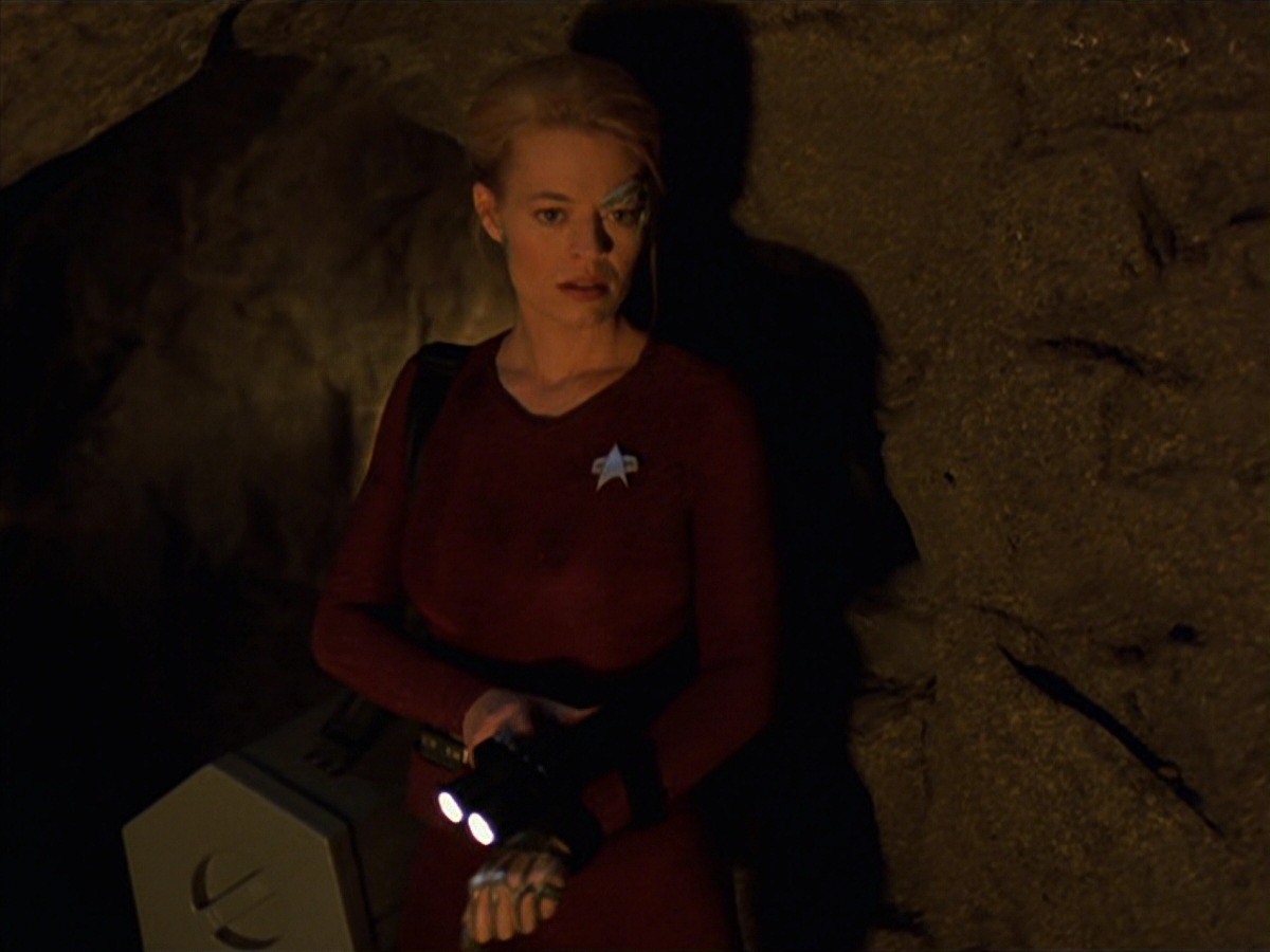 extant_StarTrek_VOY_7x22-NaturalLaw_0872.jpg