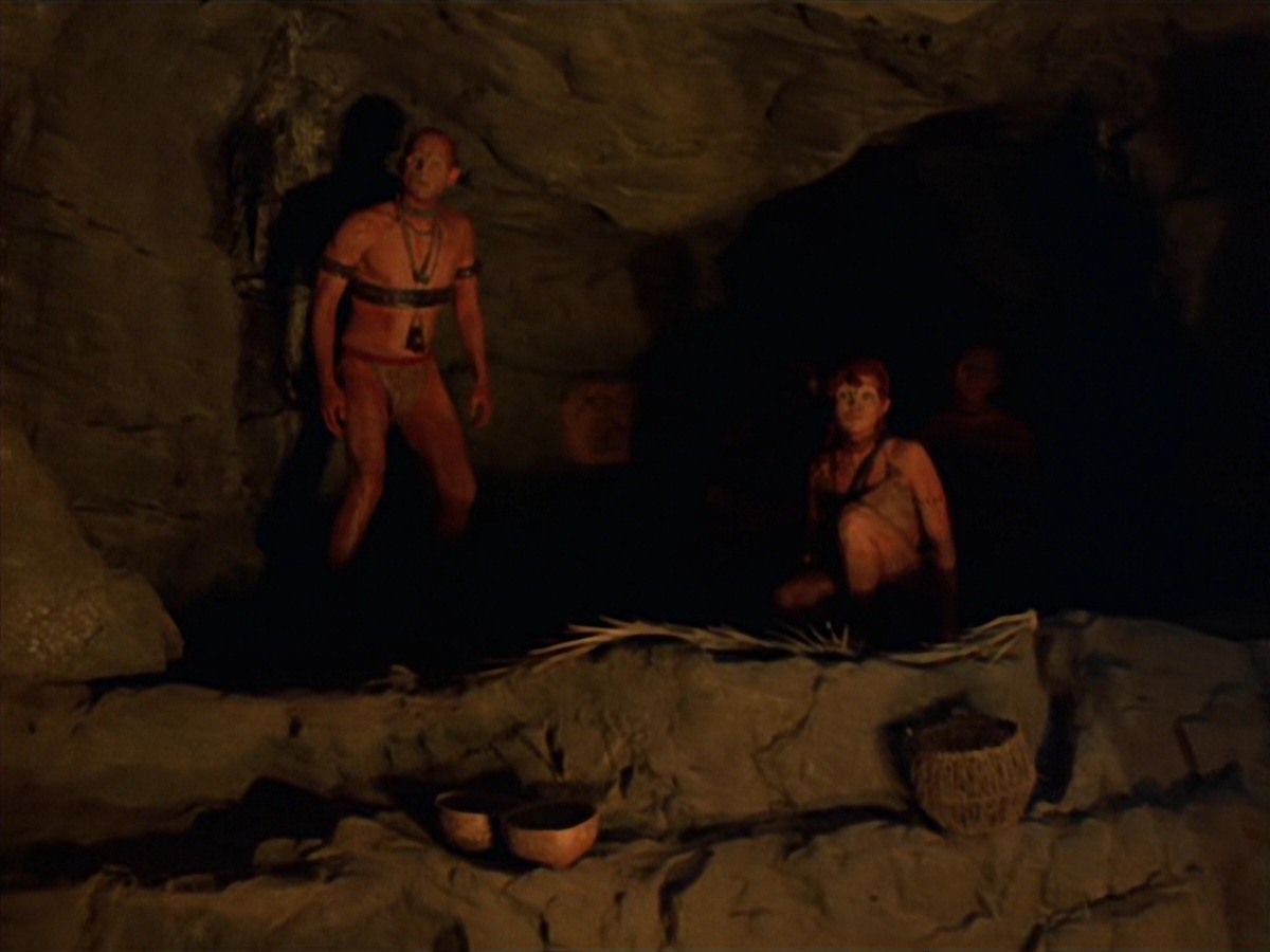 extant_StarTrek_VOY_7x22-NaturalLaw_0875.jpg