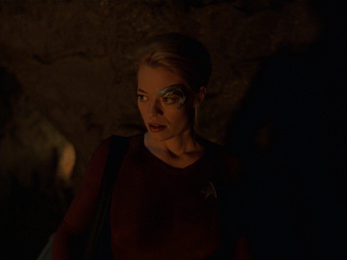 extant_StarTrek_VOY_7x22-NaturalLaw_0880.jpg