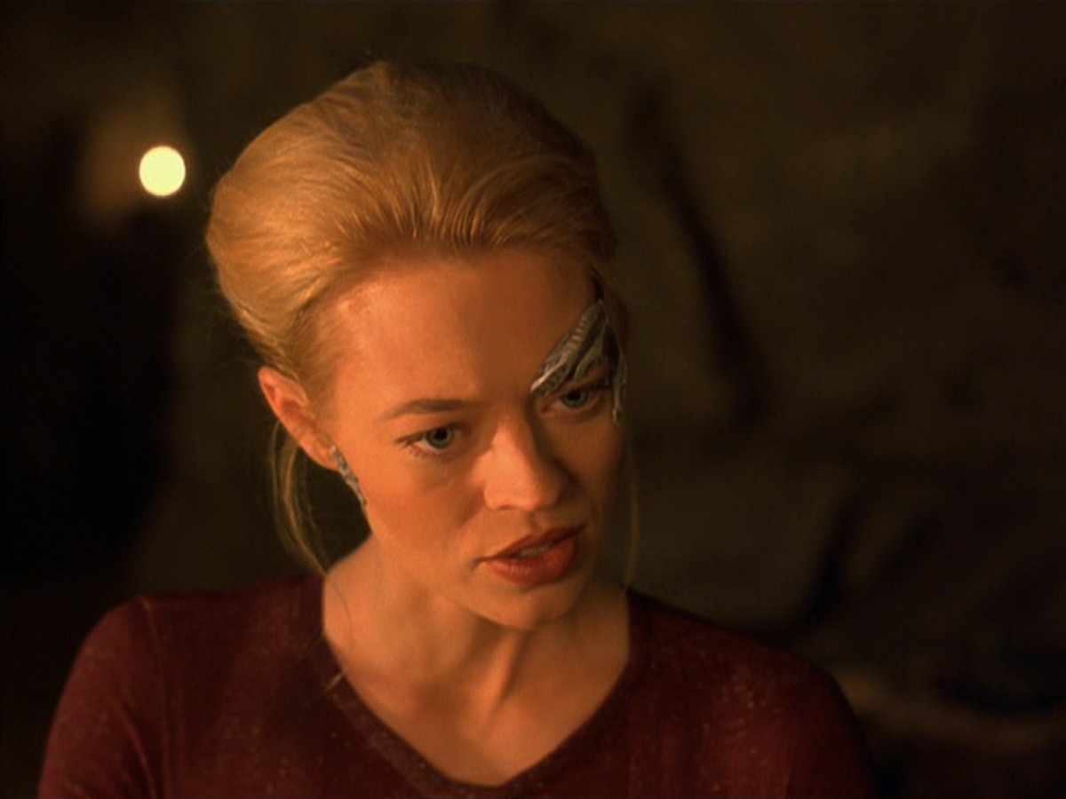 extant_StarTrek_VOY_7x22-NaturalLaw_0922.jpg