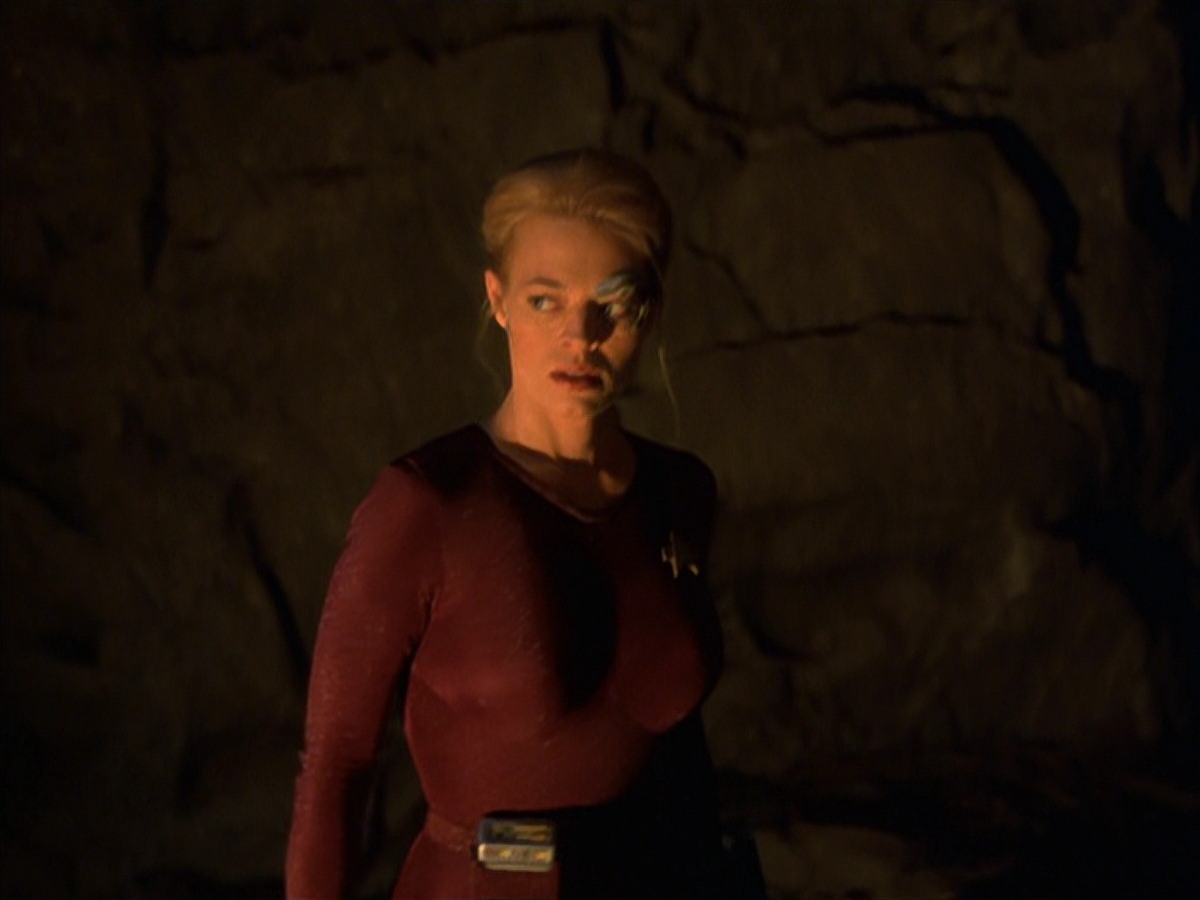 extant_StarTrek_VOY_7x22-NaturalLaw_0948.jpg