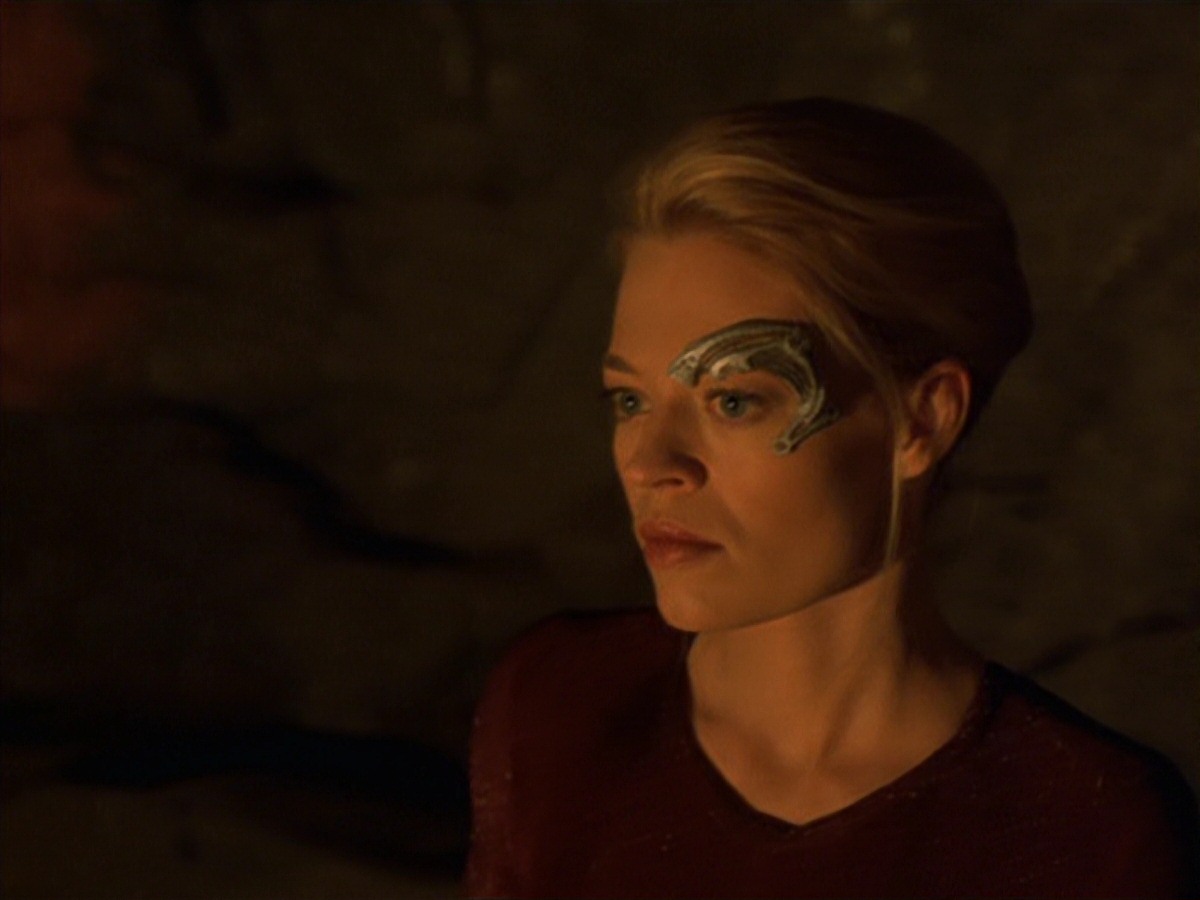 extant_StarTrek_VOY_7x22-NaturalLaw_0960.jpg