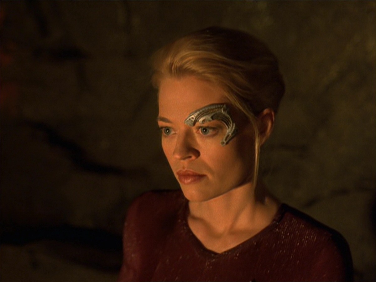 extant_StarTrek_VOY_7x22-NaturalLaw_0961.jpg