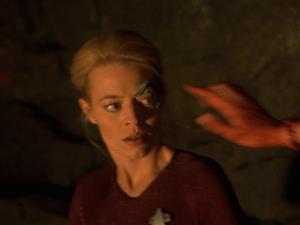extant_StarTrek_VOY_7x22-NaturalLaw_0973.jpg