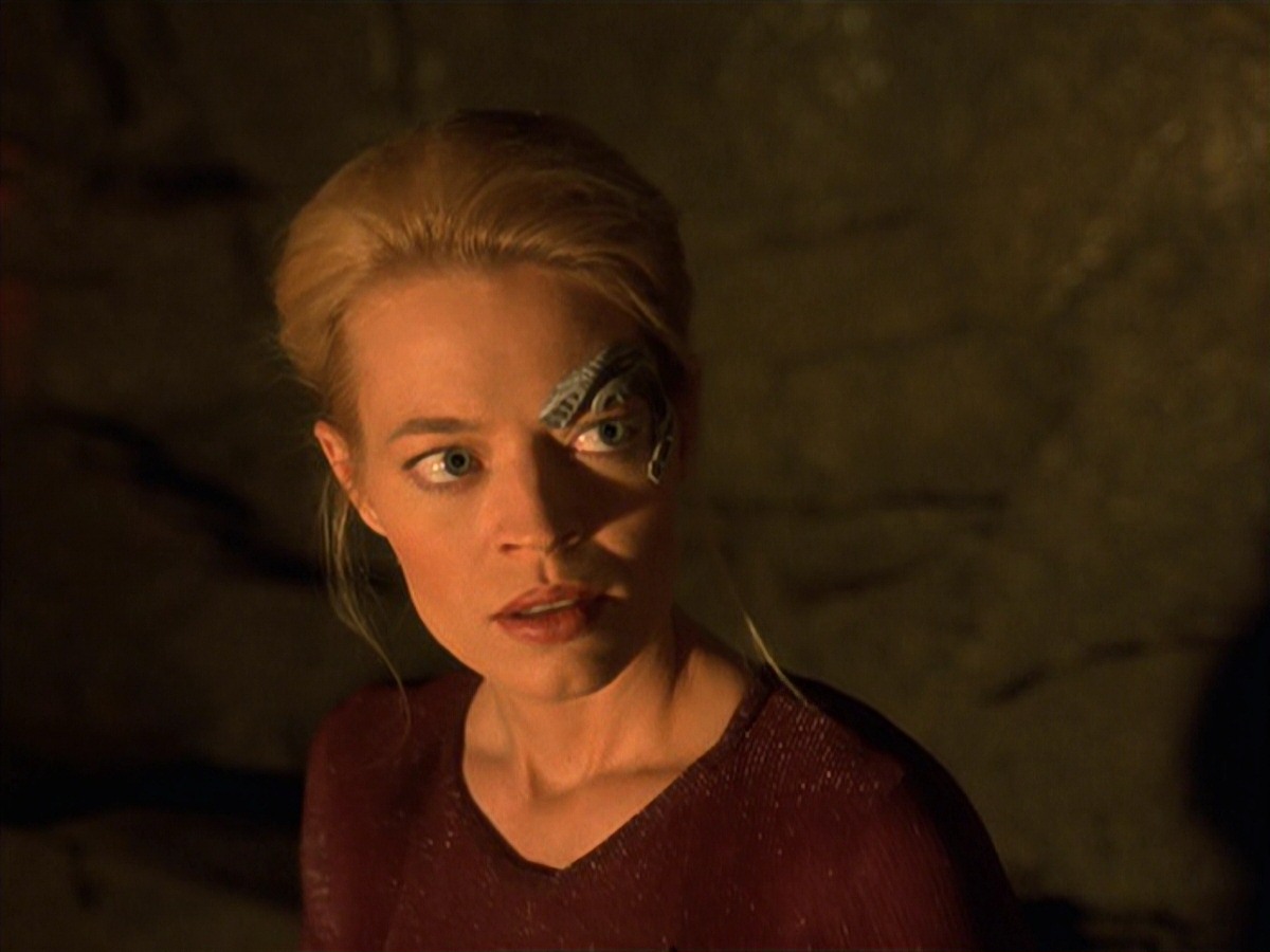 extant_StarTrek_VOY_7x22-NaturalLaw_0977.jpg