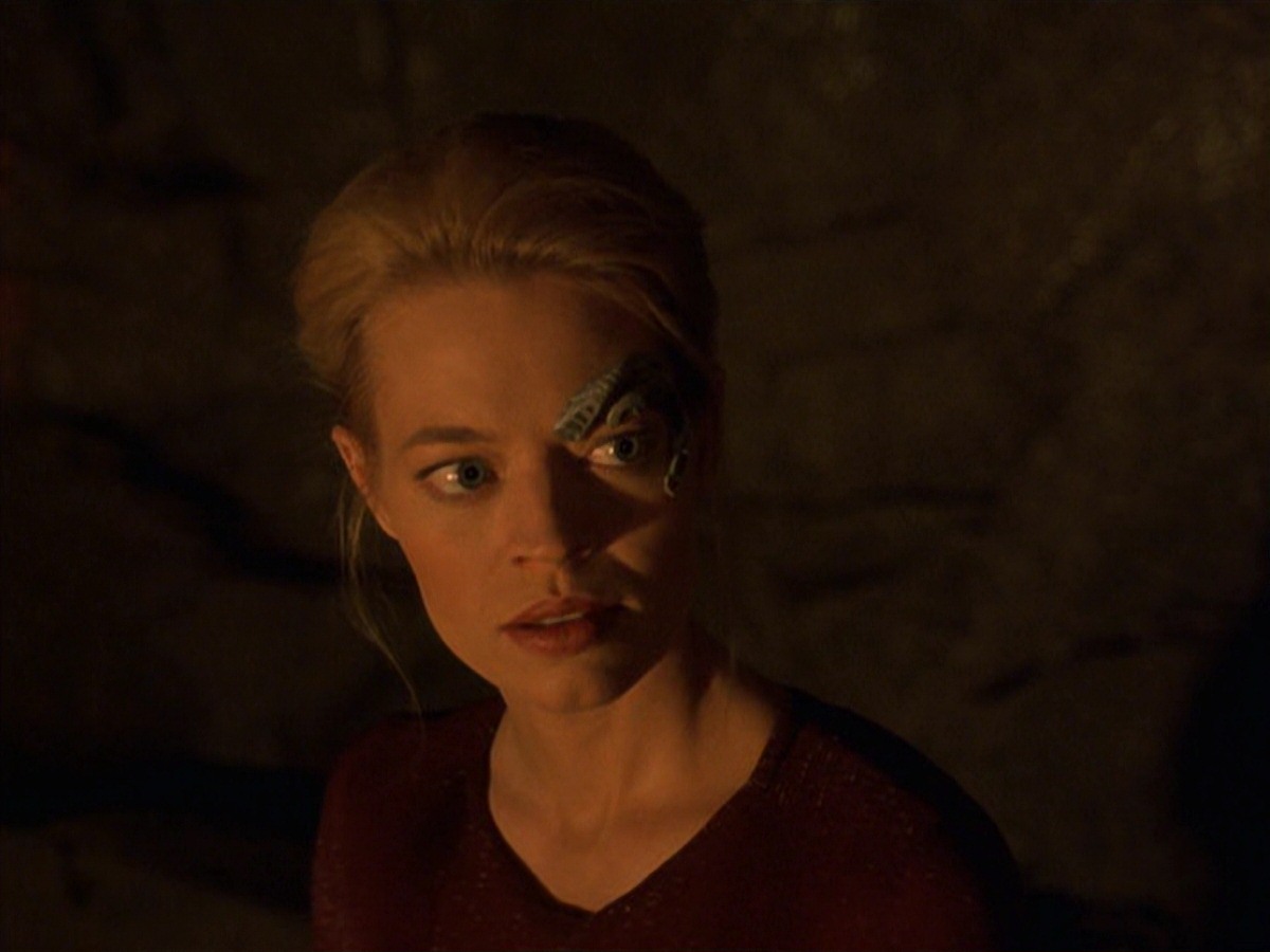 extant_StarTrek_VOY_7x22-NaturalLaw_0978.jpg