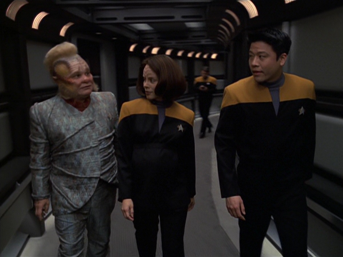 extant_StarTrek_VOY_7x22-NaturalLaw_1003.jpg