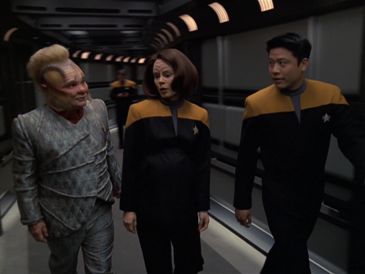 extant_StarTrek_VOY_7x22-NaturalLaw_1004.jpg