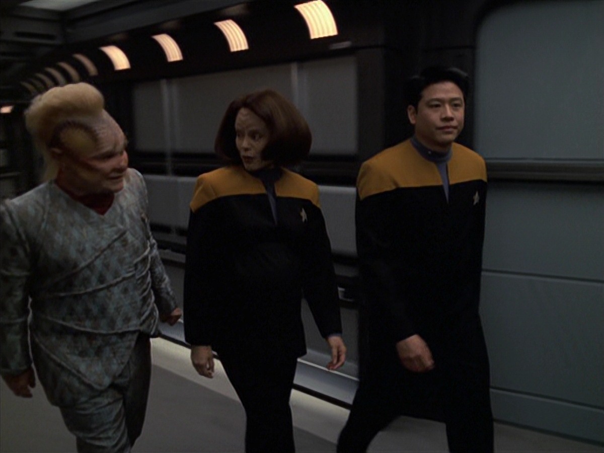 extant_StarTrek_VOY_7x22-NaturalLaw_1005.jpg